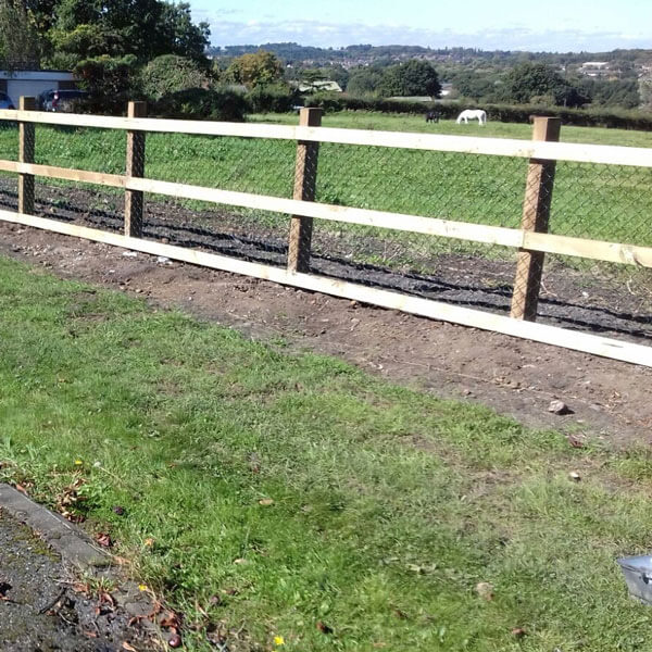 Square edge with stock fencing