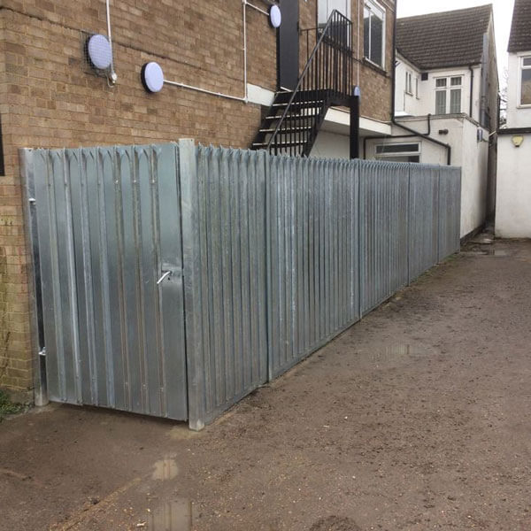 Triple point palisade with metal privacy sheeting