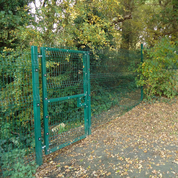 Welded mesh gate