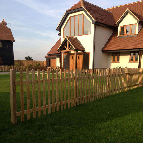 Round top picket fencing