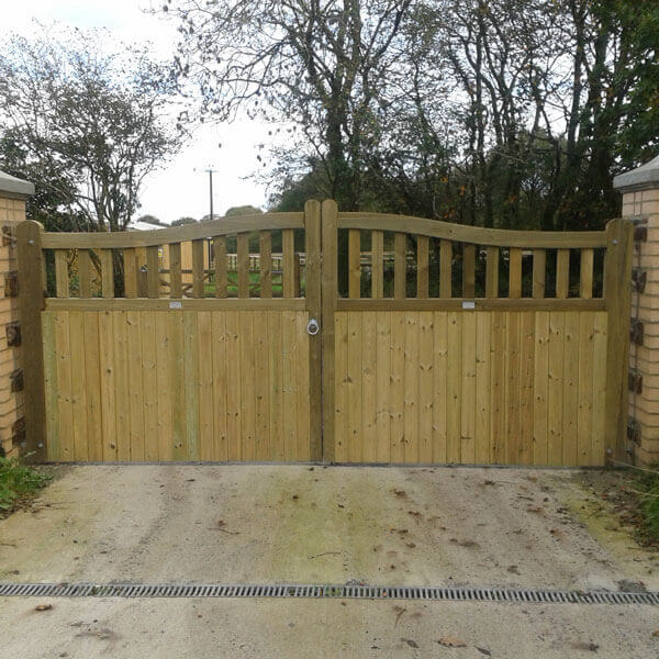 Cottage Sweeping Top gates