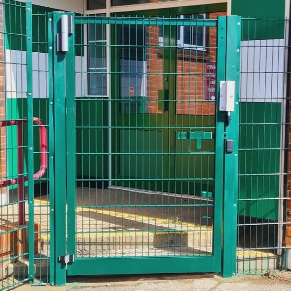 Twin Wire 868 mesh gate with self closing hinges and access control