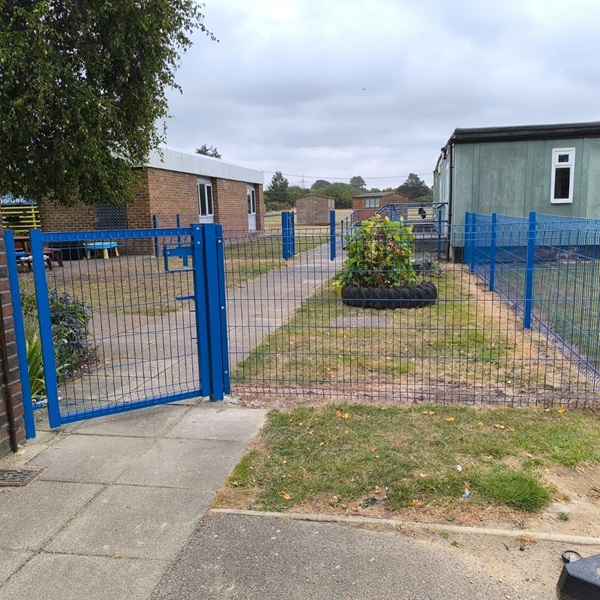 Protek 1000 fencing and single gate blue