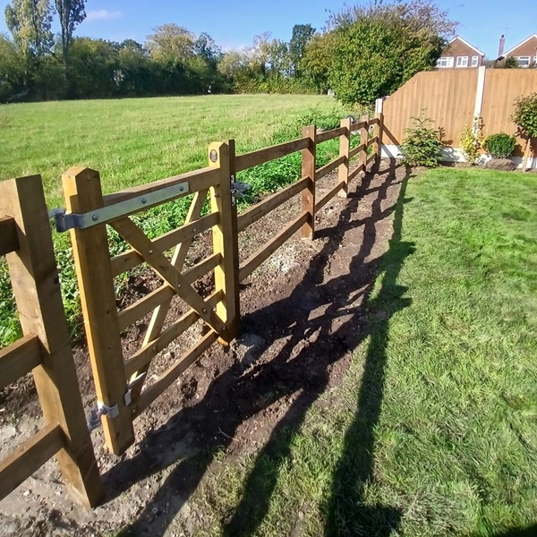 Square edge post and rail with field gate