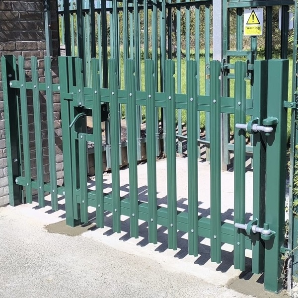 Palisade gate and side panel green round top & notched