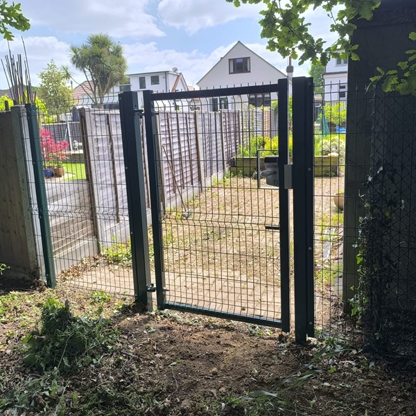Protek 1000 mesh gate and fencing green