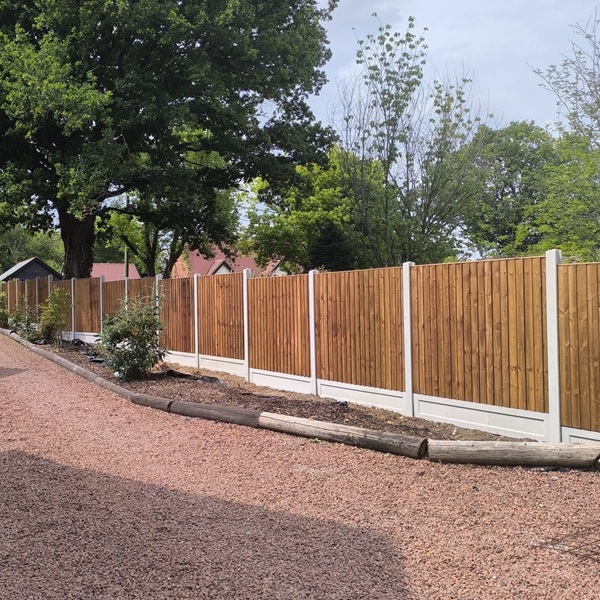 Trade Feather Edge panels with concrete posts and gravel boards