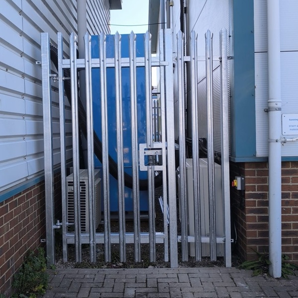 Triple Point Palisade gate and side panel galv