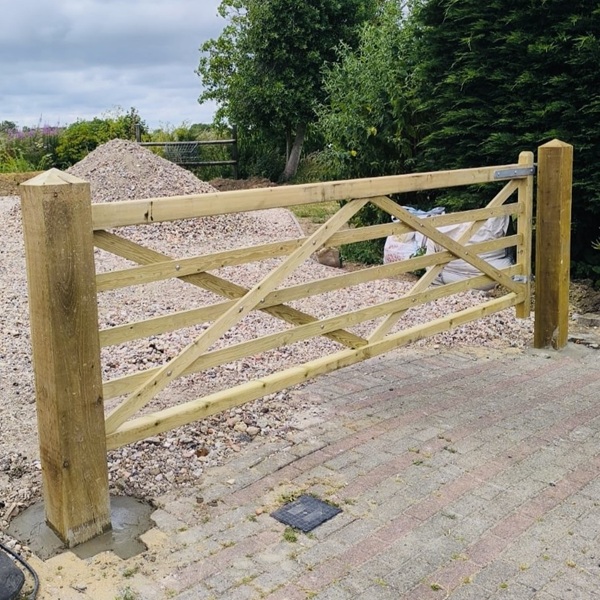 Field gate with timber gate posts