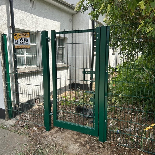 Protek 656 twin wire single gate and mesh panels green