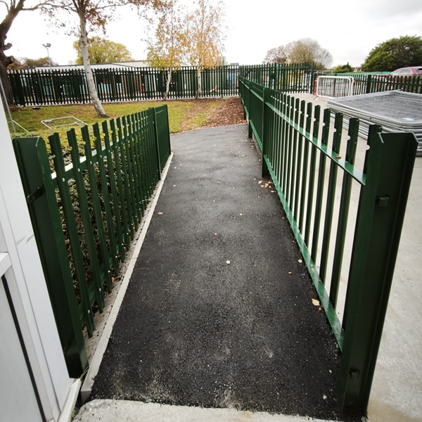 Round Nosed and Notched Palisade Fencing