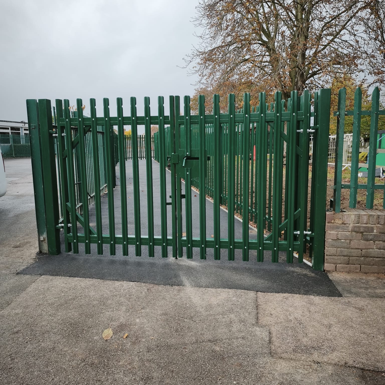 Round Nosed and Notched Palisade Fencing and gates