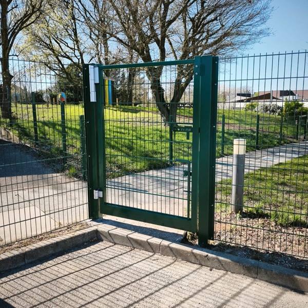 Protek 656 Twin Wire Mesh Fencing and gate with self closing hinges