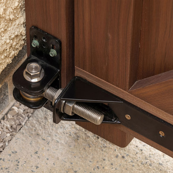 Advanced-hardware-adjustable-bands-and-hooks-on-plate-600mm