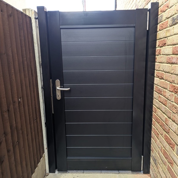 DuraPost Aluminium Gate Frame with Horizon Privacy infills Black