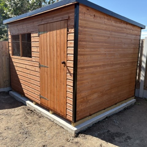 Kent 3.0m x 2.4m, EPDM rubber roof + metal trims, perspex windows, black metal corner guards, 75mm floor bearers