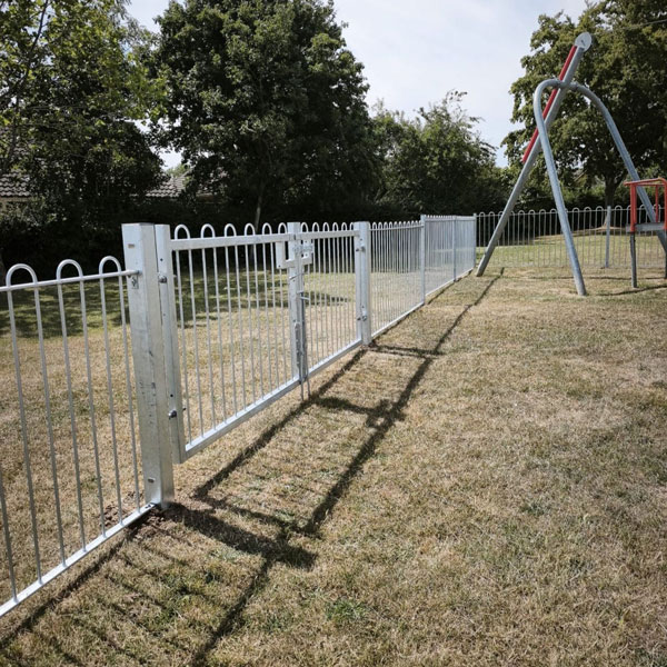 Hoop top fencing and double gate galvanised