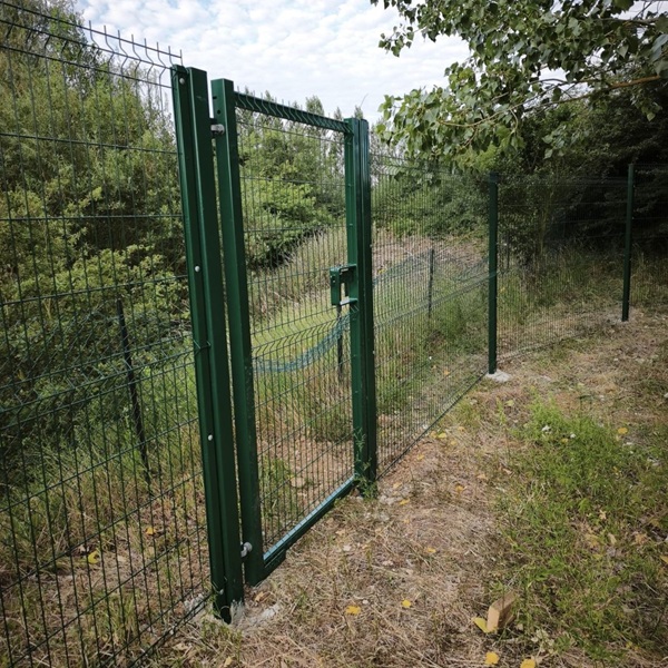 Protek 1000 V mesh fencing and access gate