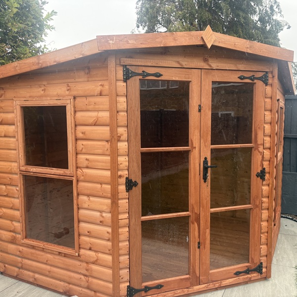 Devon 2.4m x 2.4m. 18mm loglap cladding