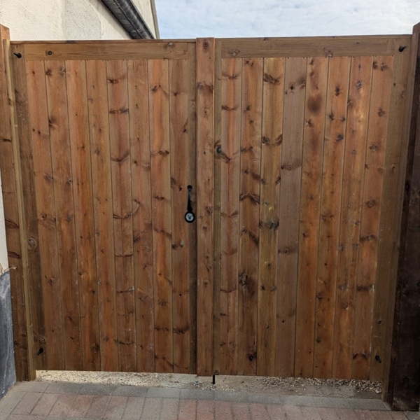 Framed TGV double gates brown